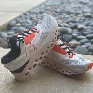 Like NEW .. ON CLOUD Shoes